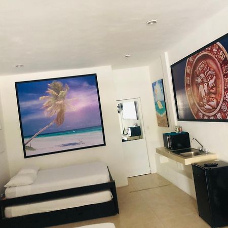 Easy Hotel Playa del Carmen Exterior photo